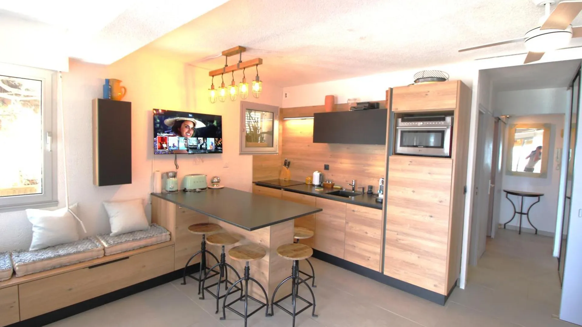 Hyeres Plage Bona 1 Chambre Lit Superposes Parking Wifi Pieds Dans L'Eau By Hc Apartment