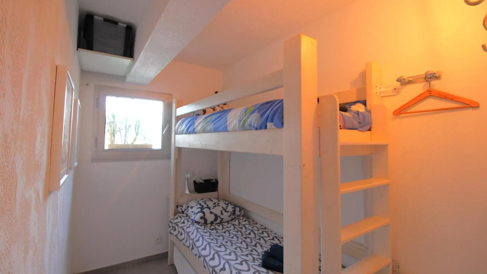 Hyeres Plage Bona 1 Chambre Lit Superposes Parking Wifi Pieds Dans L'Eau By Hc Apartment